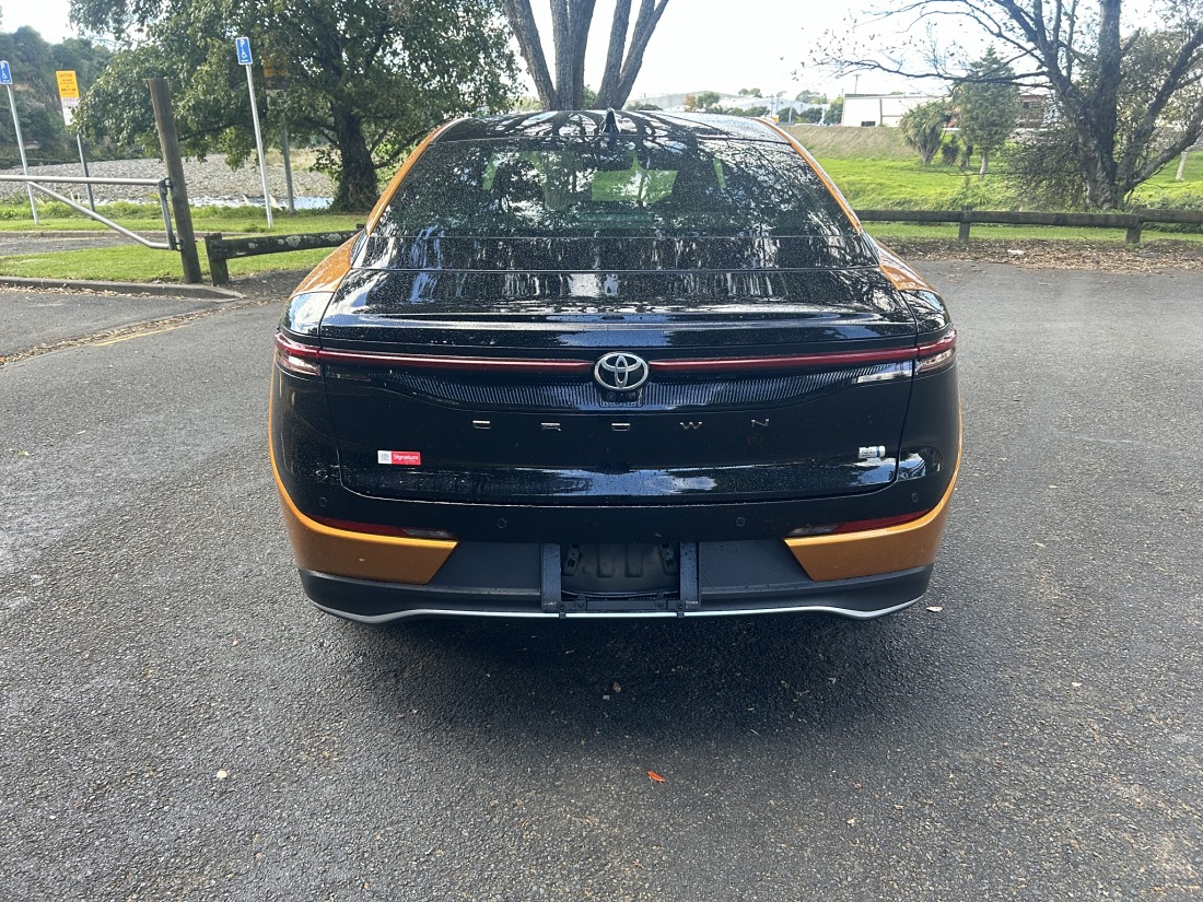 2022 Toyota Crown CROSSOVER 2.4 Hybrid RS Advanced 4 Dr Sedan 6A 4WD ...