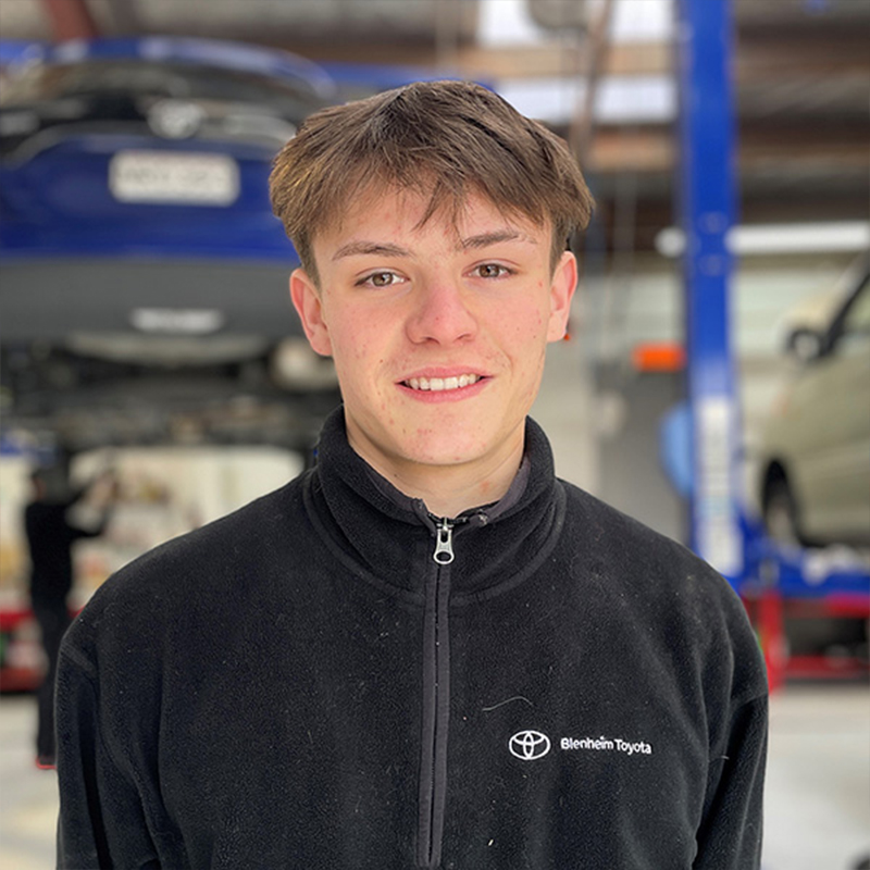Caleb-Bettelheim_Staff_800x800