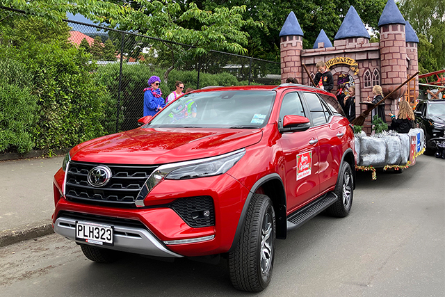 santa-parade-3-640x427