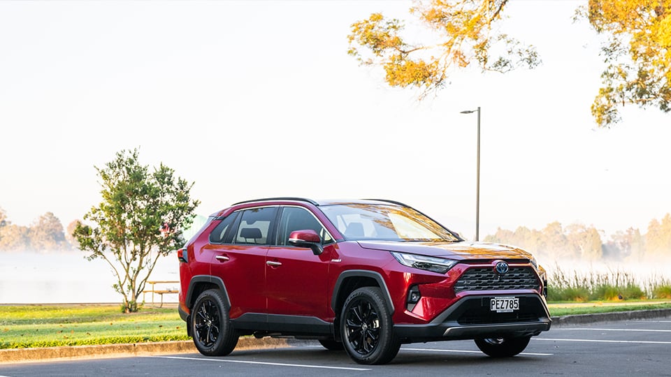 RAV4_Limited_Hybrid960x540