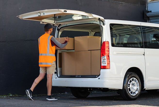 Hiace-ZR-Glass-Van-White-Bumper-Features-1-655x440