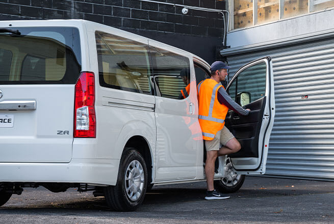 Hiace-ZR-Glass-Van-White-Bumper-Features-2-655x440