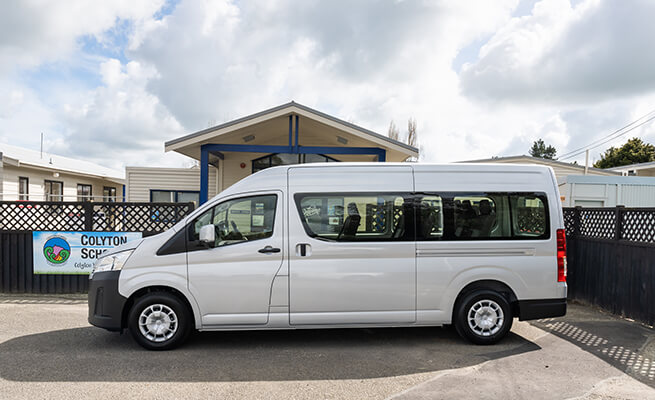 hiace-zx-10-seater-minibus-hlma-2-655x400