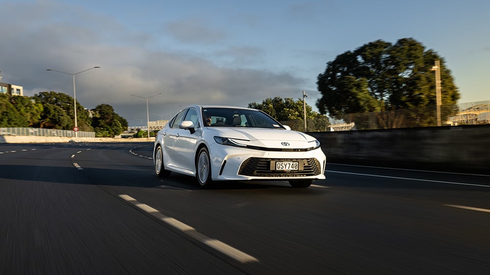 Camry GX 960x540