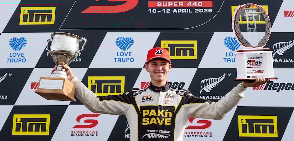 Chris wins title 9940 x 450)