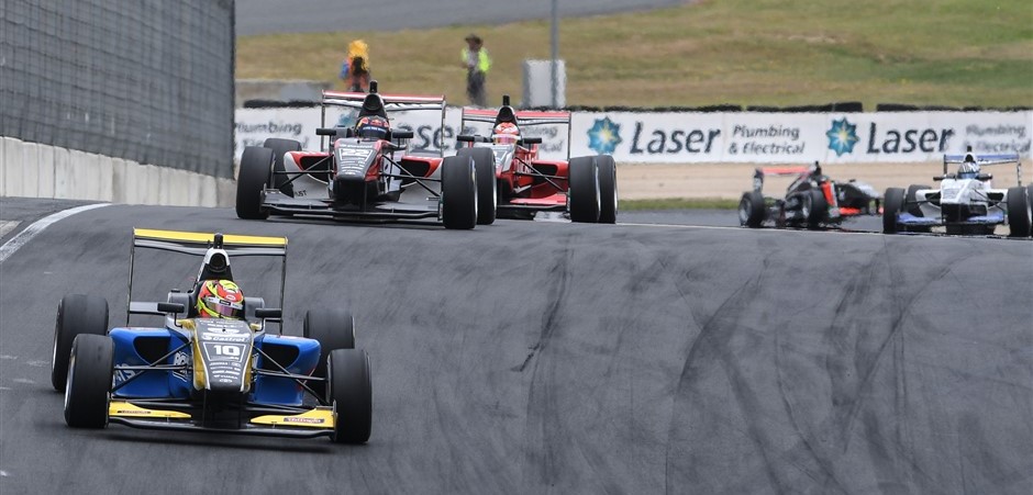 Sunday Race 1B (940 x 450)