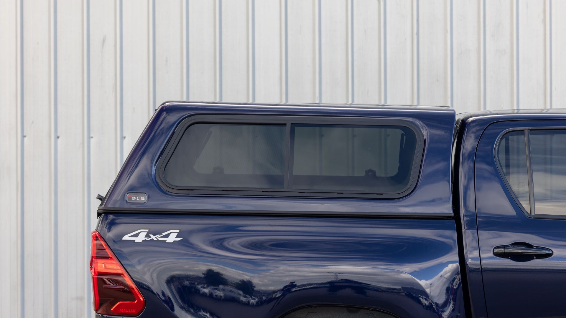 Hilux SR5 Cruiser Hybrid 4WD Double Cab Ute - Accessories - Toyota NZ