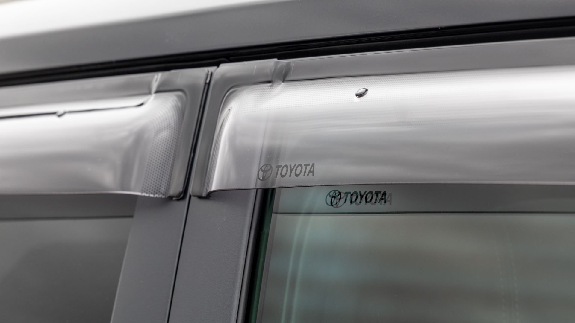 Land Cruiser Prado VX Limited Hybrid - Accessories - Toyota NZ