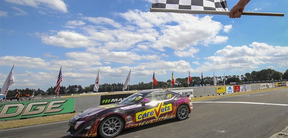 Hedge Manfeild race 3 win (940 x 450)