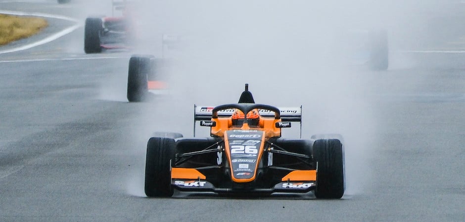 Louis win 1 (940 x 450)