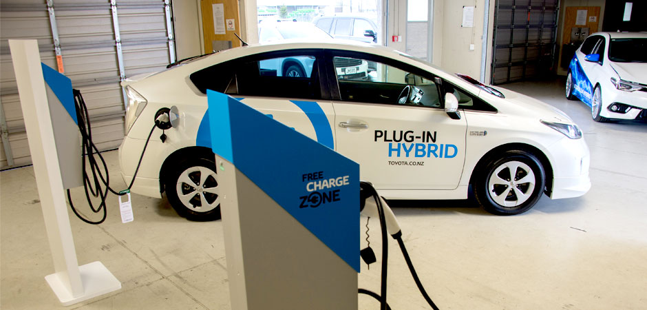 Toyota-introduces-Plug-in-specialists-across-the-country-for-import-vehicles_HERO_940x450