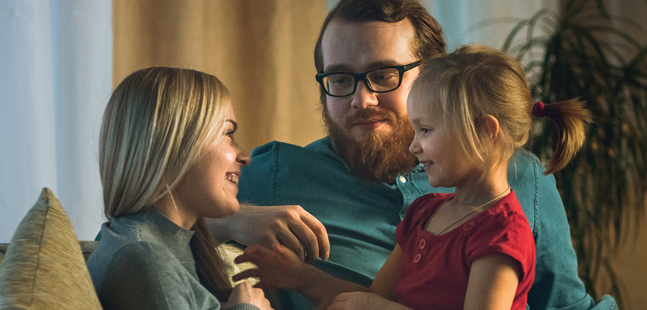 how-to-talk-about-the-arrival-of-a-new-sibling-940x450