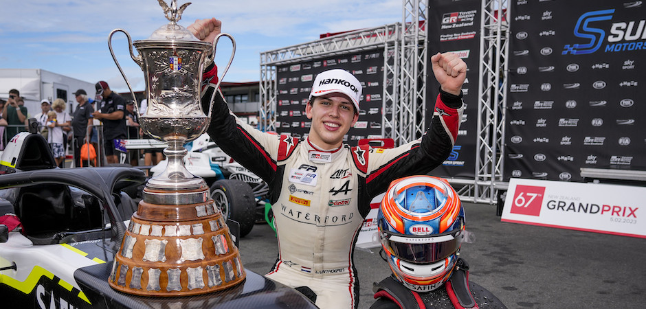 Van Hoepen GP (940 x 450)