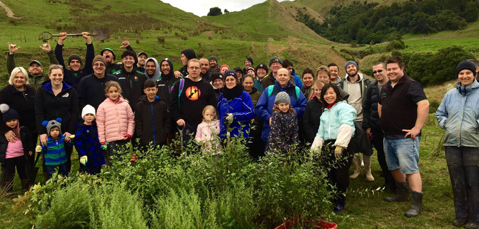 Turbos-Alsco-and-Toyota-get-planting_HERO_940x450