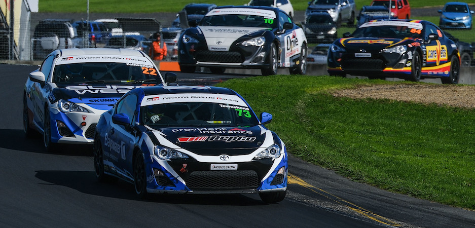 Race 1 HD 86 Trophy Series (940 x 450)