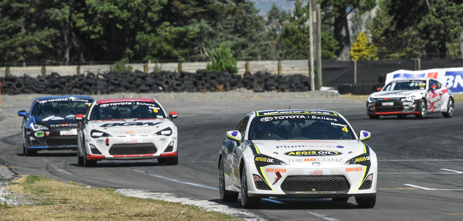 Reid-Harker-heads-for-victory-in-the-final-race-of-the-day-Hero