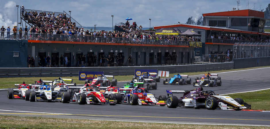 Taupo R2 start (940 x 450)