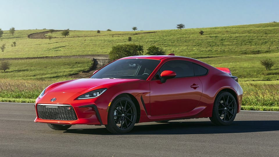 Toyota-GR86-thrills-around-every-corner-with-the-new-GR86-HERO-960x540