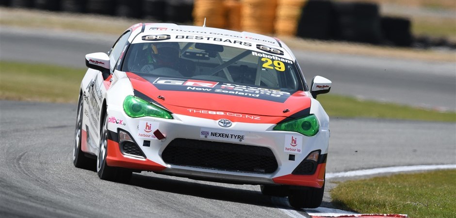 Jaylyn Teretonga pole (940 x450)