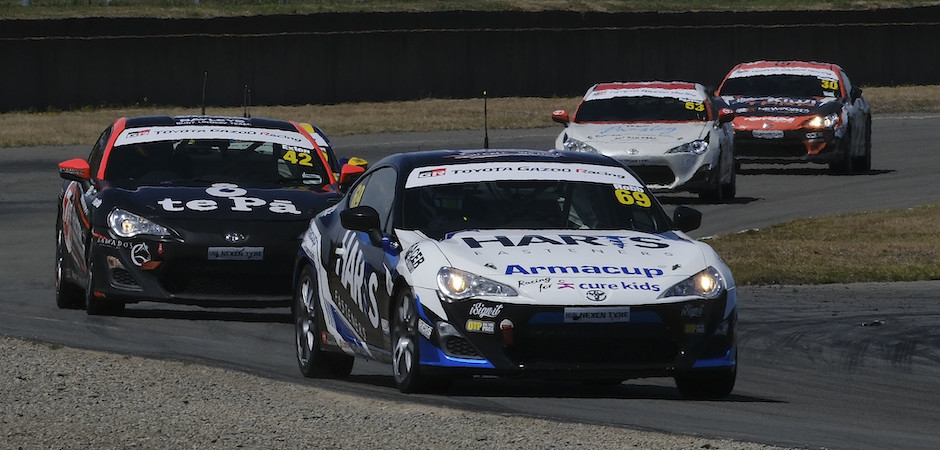 Hunter Ruapuna Race 1 in (940 x 450)