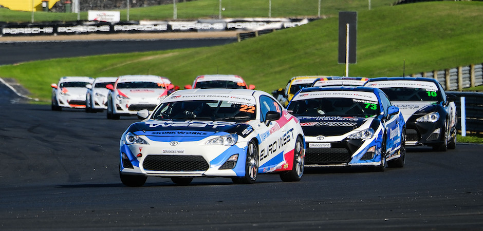 Race 2 Trophy Series (940 x 450)