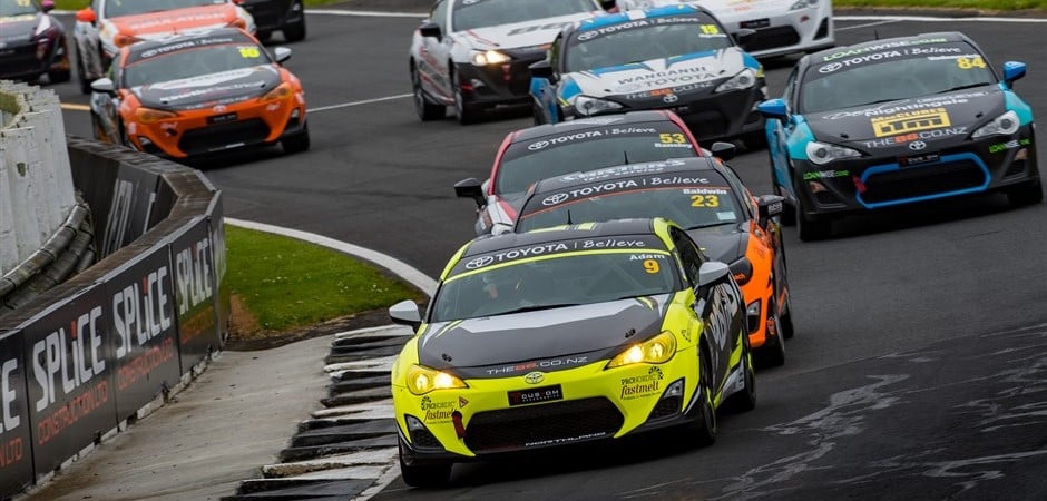 Connor Adam resists pressure to win Race 1 V2 (940 x 450)