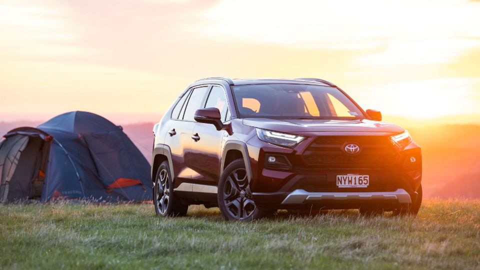 Toyota-RAV4-Hybrid-EOY-release-960x540