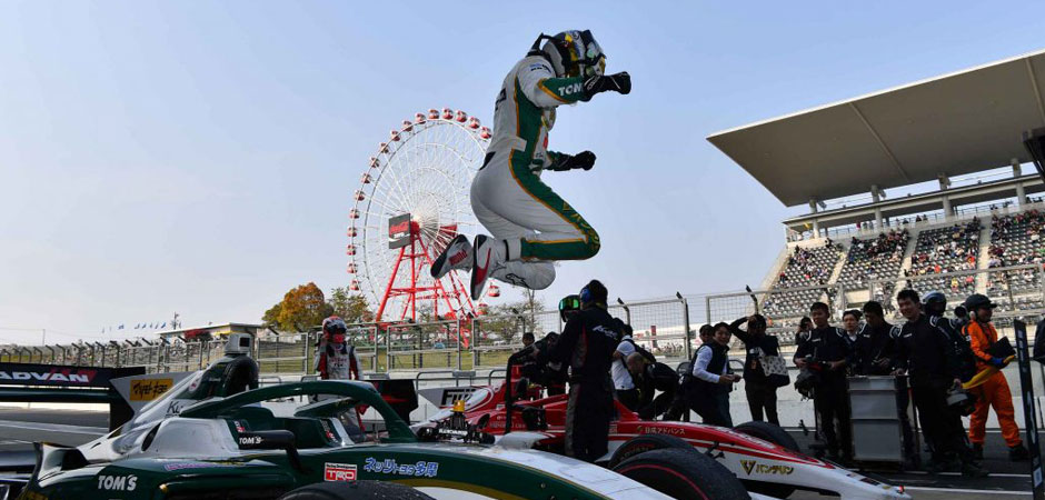 Racing-strategy-secures-Nick-Cassidy-Super-Formula-win_HERO_940x450