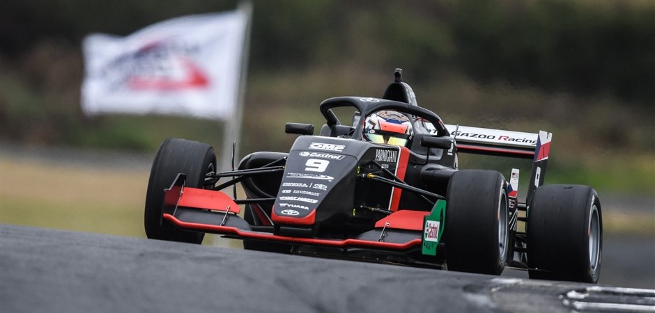 Petr Ptacek pole position (940 x450)