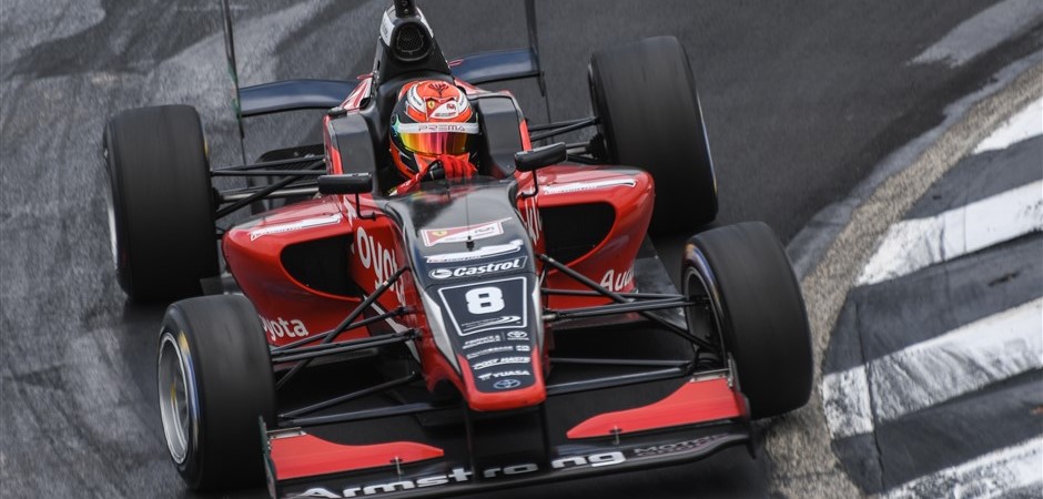 Marcus Armstrong Hampton pole position (940 x 450)