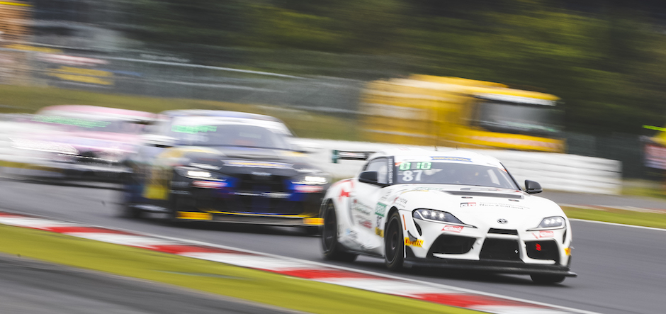 Nurburgring 24 race 2 (940 x 450)