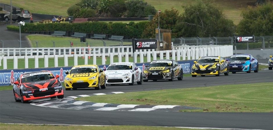 Race 2 battle Puke (940 x 450)