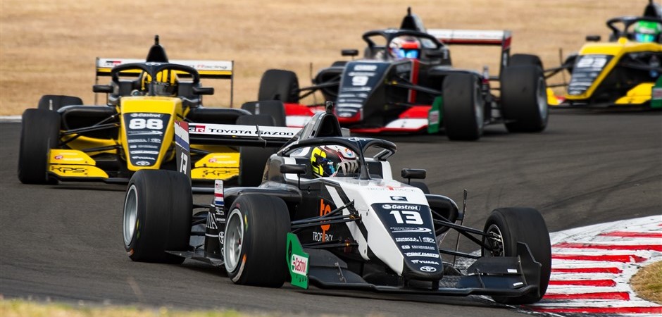 van der Helm win (940 x 450)