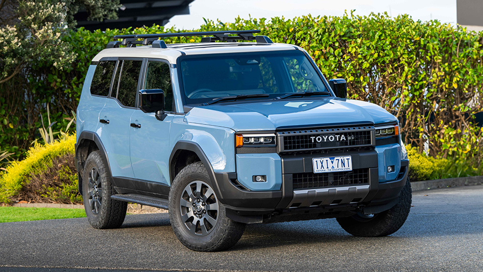 New-Generation-Land-Cruiser-Prado-Hybrid-960x540