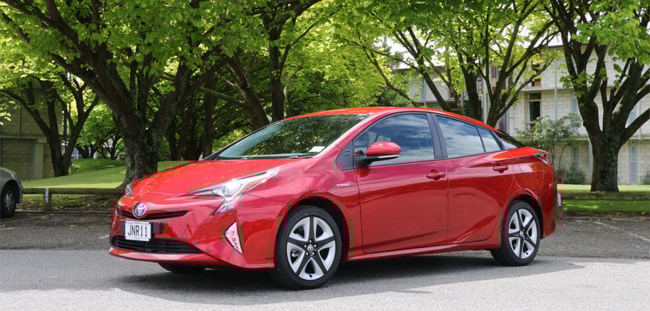 2016-Prius-GroundBreaking-Environment-Performance-Design-technology_HERO_940x450