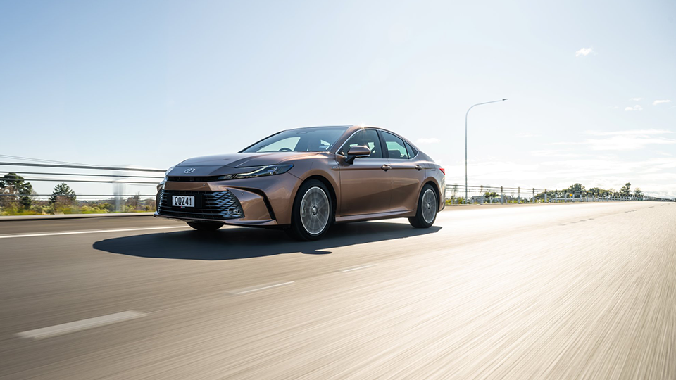 Experience luxury and performance with the Toyota Camry ZR 960x540px