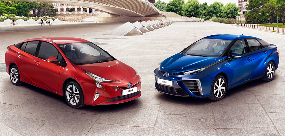 All-new-Prius-debuts-at-Las-Vegas-940x450-web