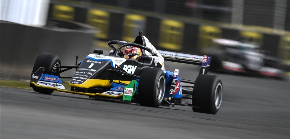 Lawson Puke pole (940 x 450)