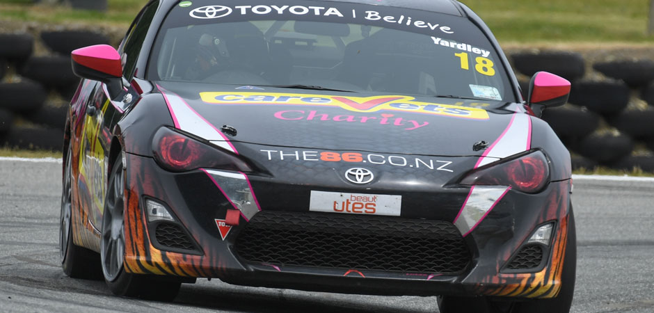 Ryan-Yardley-leads-the-2016-2017-Toyota-86-Championship-Hero