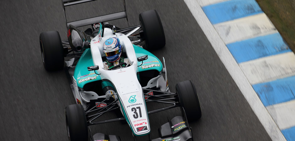 Kiwi-Nick-Cassidy-neck-and-neck-for-Japan-F3-title-940x450-web