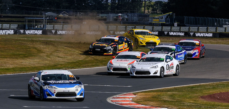 Lee taupo race 1 fiunal round (940 x 450)