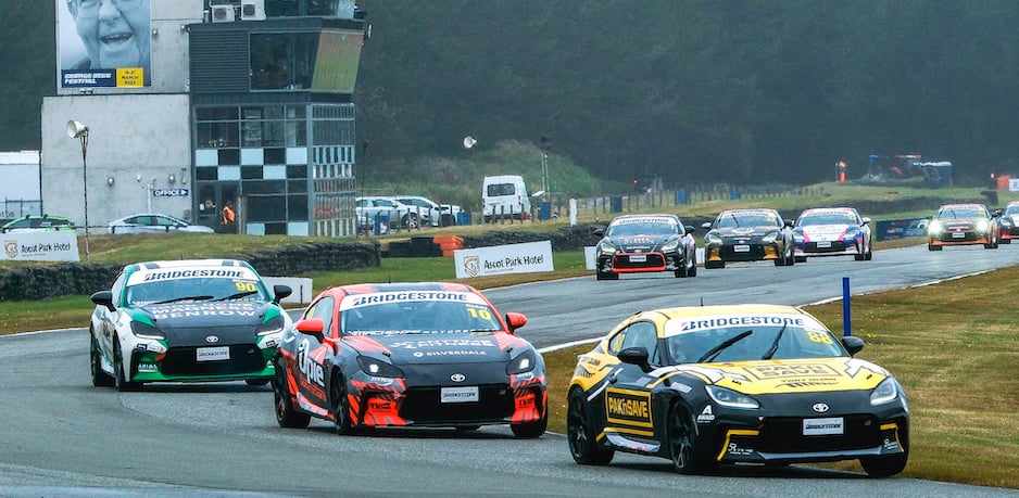race 3 Teretonga (940 x 450)