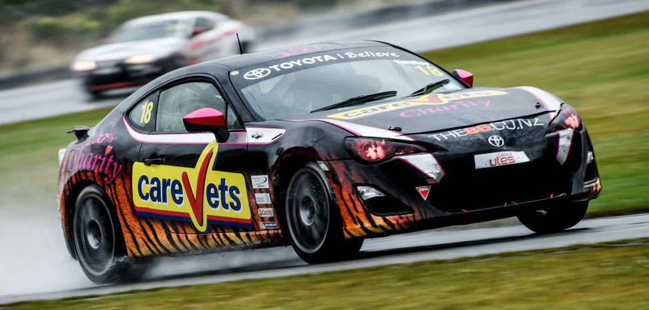Ryan-Yardley-powers-through-the-rain-to-win-at-Teretonga-Hero