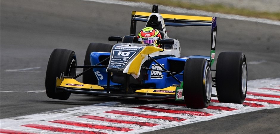 Lawson Manfeild pole (940 x 450)