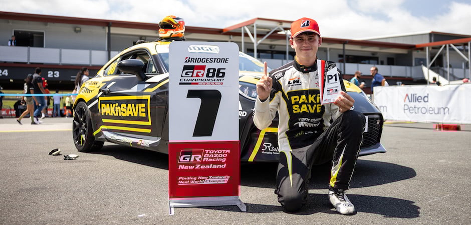 Chris White pole HD (940 x 450)