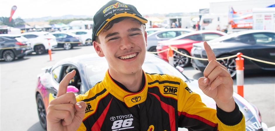 Champion Callum Hedge (940 x 450)