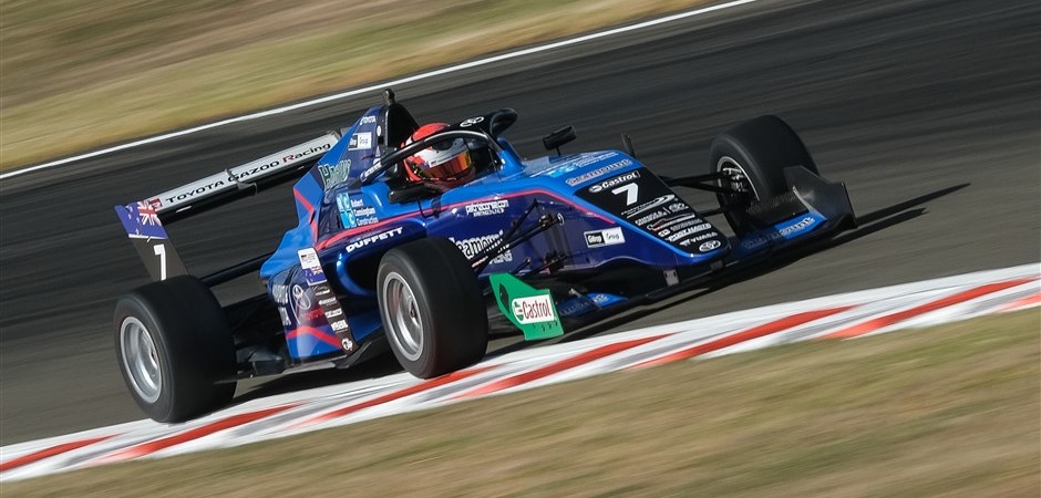 Matt Manfeild pole (940 x 450)