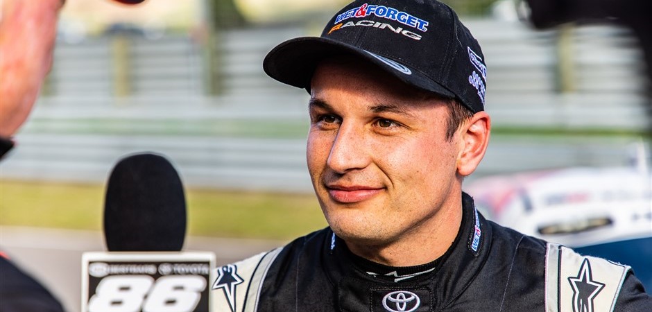 simon 2022 (940 x 450)