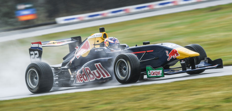 Richard-Verschoor-splashing-to-victory-at-Teretonga-Hero