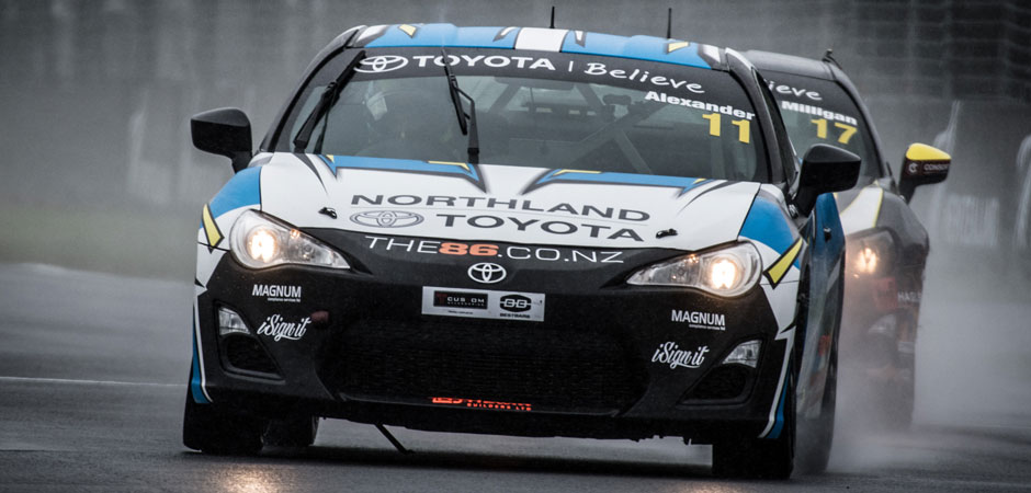 Alexander-and-Milligan-share-first-victories-in-2017-2018-Toyota-86-Championship_HERO_940x450